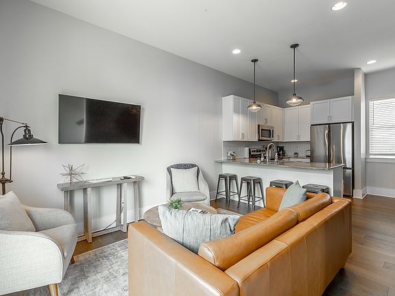 5th image of 211 W 16th St #211
