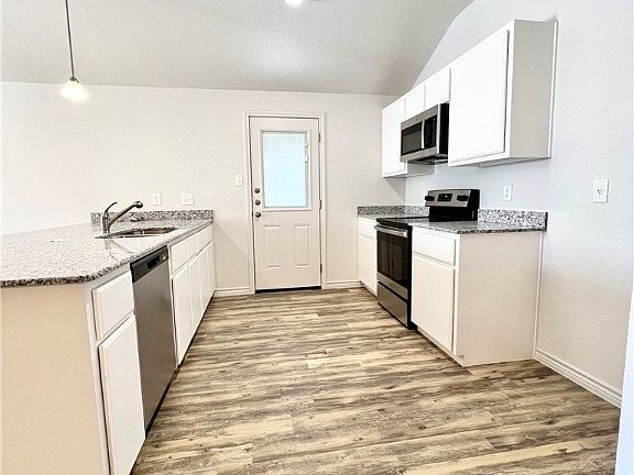 5th image of 301 Dolphin Dr