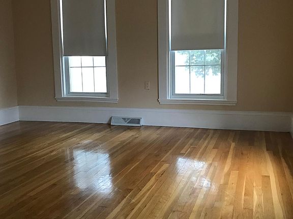 5th image of 611 Bridge St #611