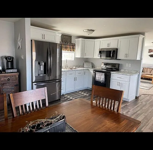 103 Portland St S — Photo 3