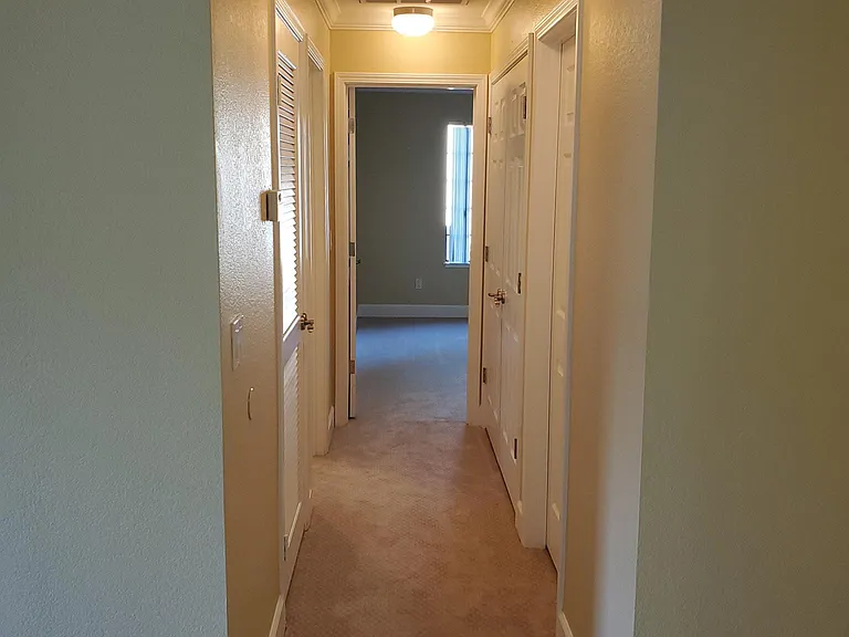 182 Eastridge Dr — Photo 2