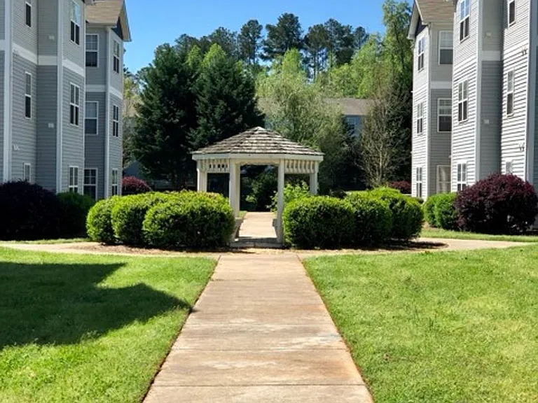 102 University Village Dr #L — Photo 12