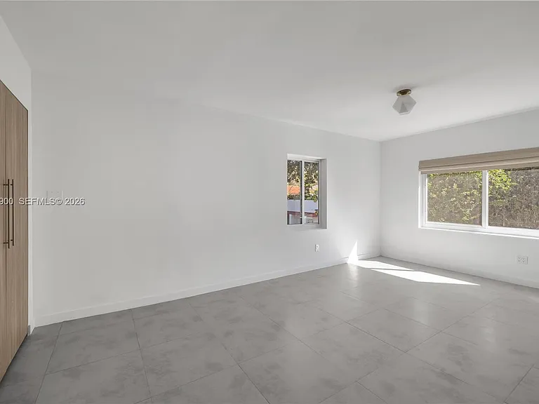 801 NE 118th St — Photo 12