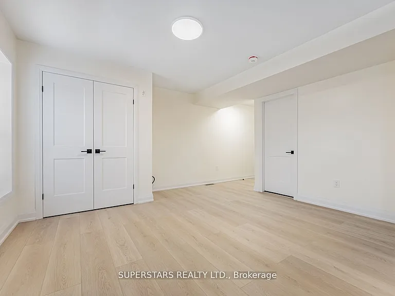 36 Lindsay St S #2 — Photo 5