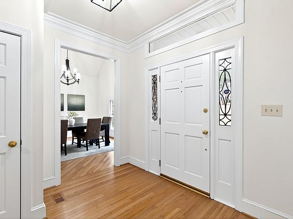 3rd image of 904 Stonecutter Ct