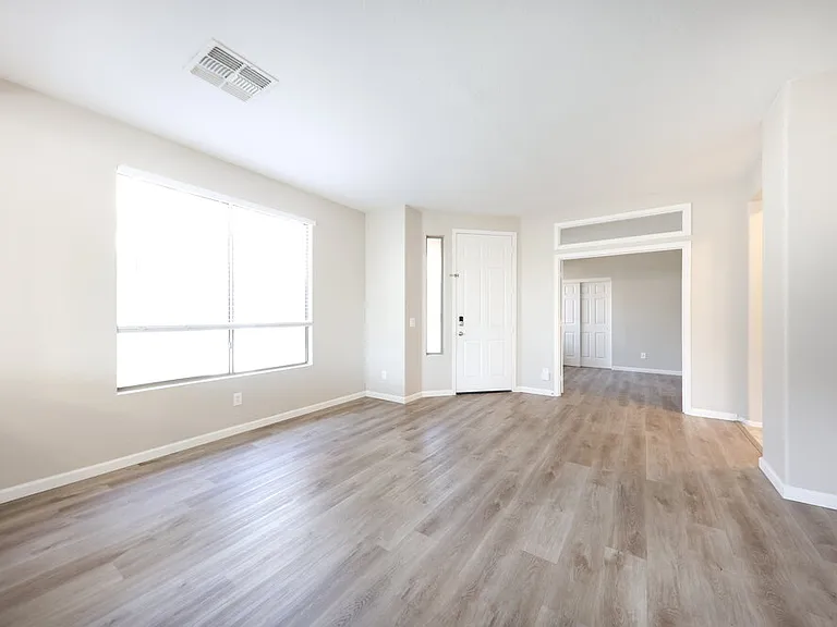 15233 W Banff Ln — Photo 5