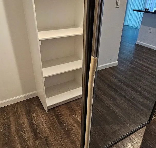 Burnet Apartments — Photo 18