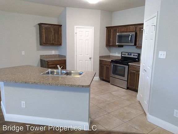 4th image of 15626 Gatsby Ln