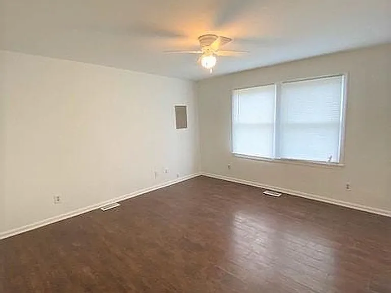 663 Shropshire Ave — Photo 8