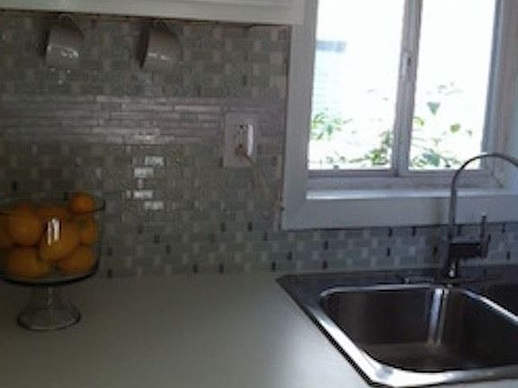 4th image of 809 1/2 E Monroe St