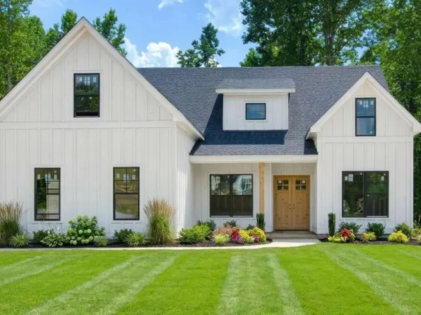 4825 Price Rd, Gainesville, GA 30506