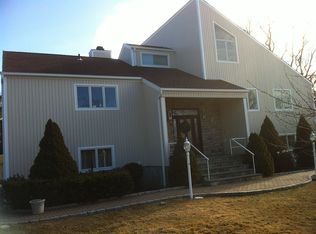 30 Alona Dr, Mahopac, NY 10541