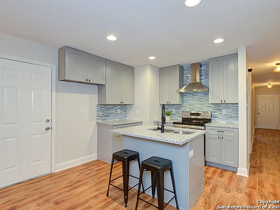 4th image of 614 S San Horacio Ave