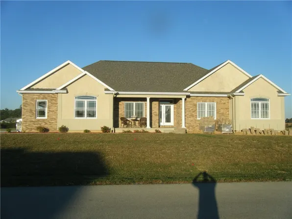 17000 N Deer Creek Dr, Effingham, IL 62401