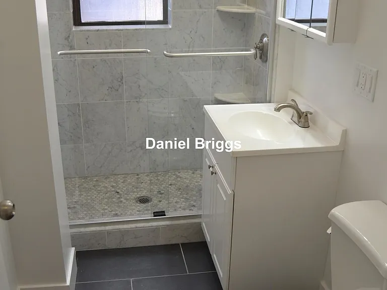 11 Queensberry St #15 — Photo 11