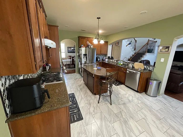 12812 Outlook Ave — Photo 10