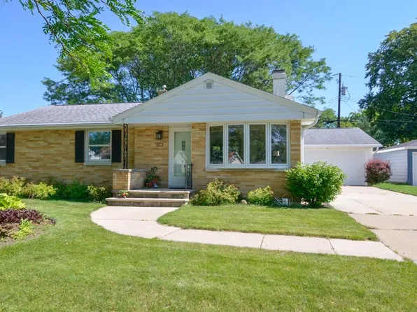 613 Clover Ln, Green Bay, WI 54301
