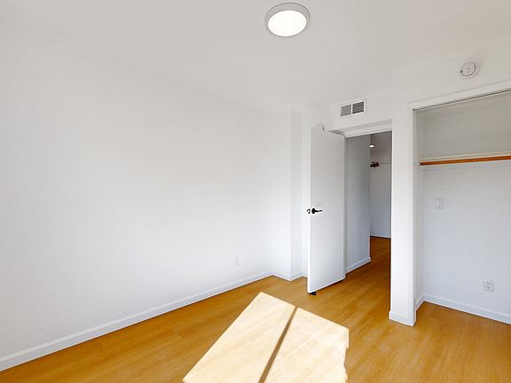 5th image of 2031 Castro St APT 32