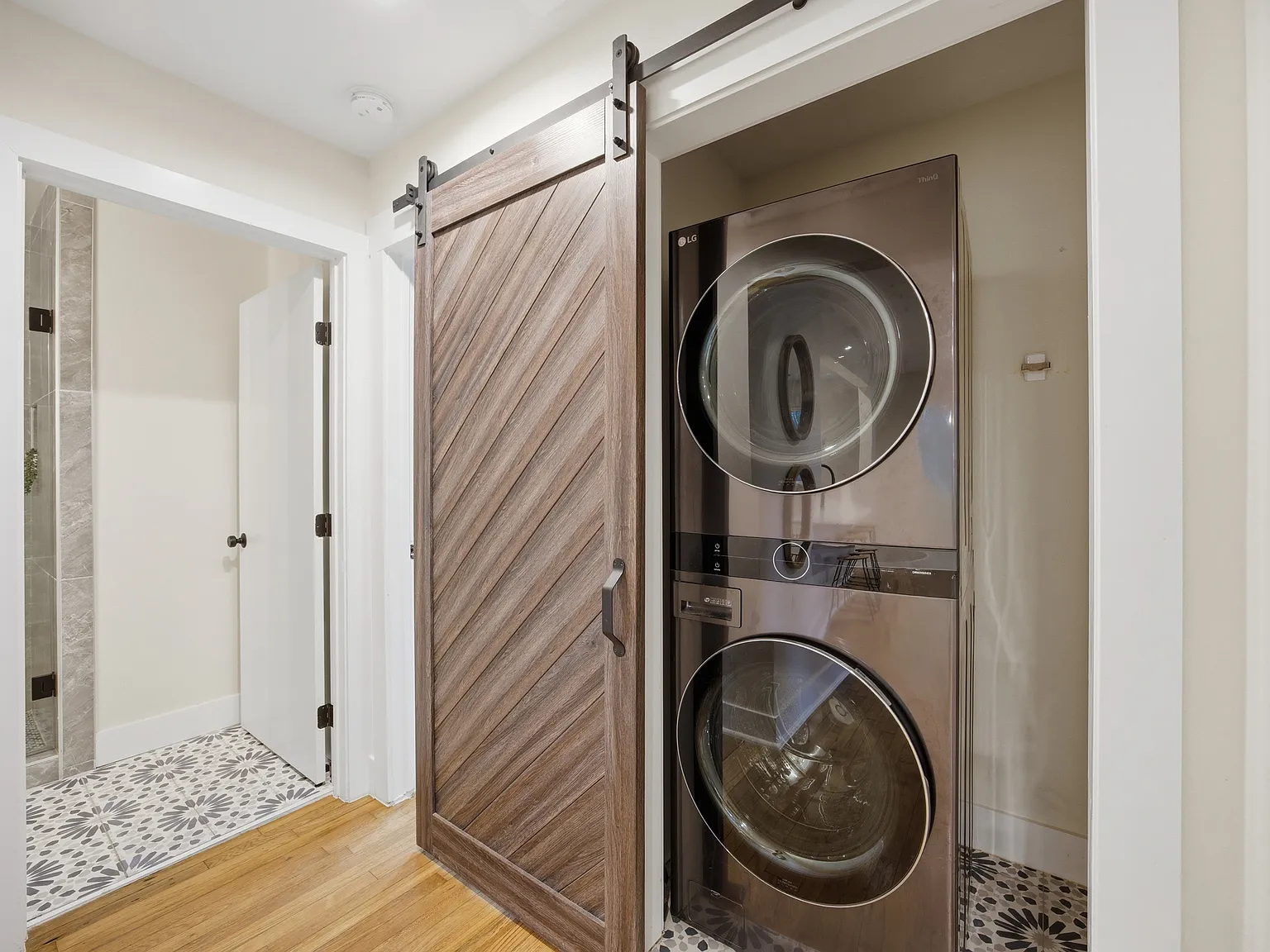 2 bed, 1067 sqft, $2,695 — Photo 3