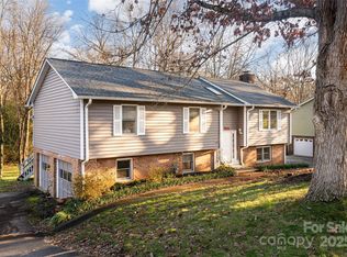 2016 19th Avenue Cir NE, Hickory, NC 28601