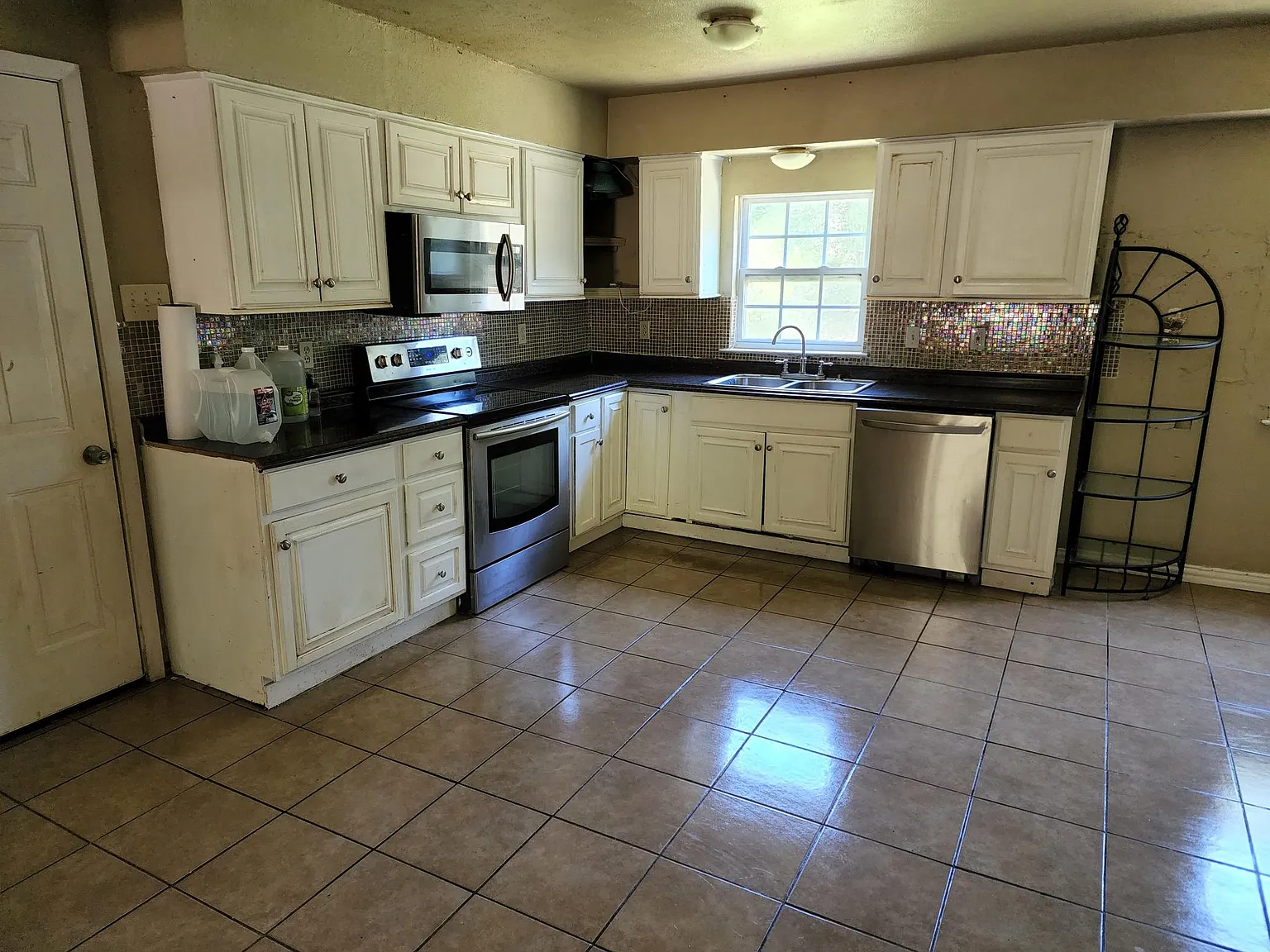 2779 Private Road 2410 — Photo 2