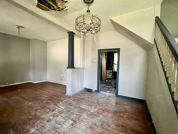 5th image of 4925 Lexington Ave