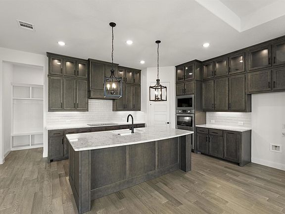 5th image of 145 Knoll Trl