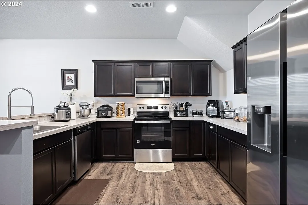 3 bed, 1456 sqft, $2,650 — Photo 4