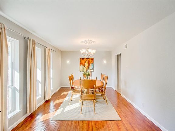 4th image of 736 Brentwood Ln
