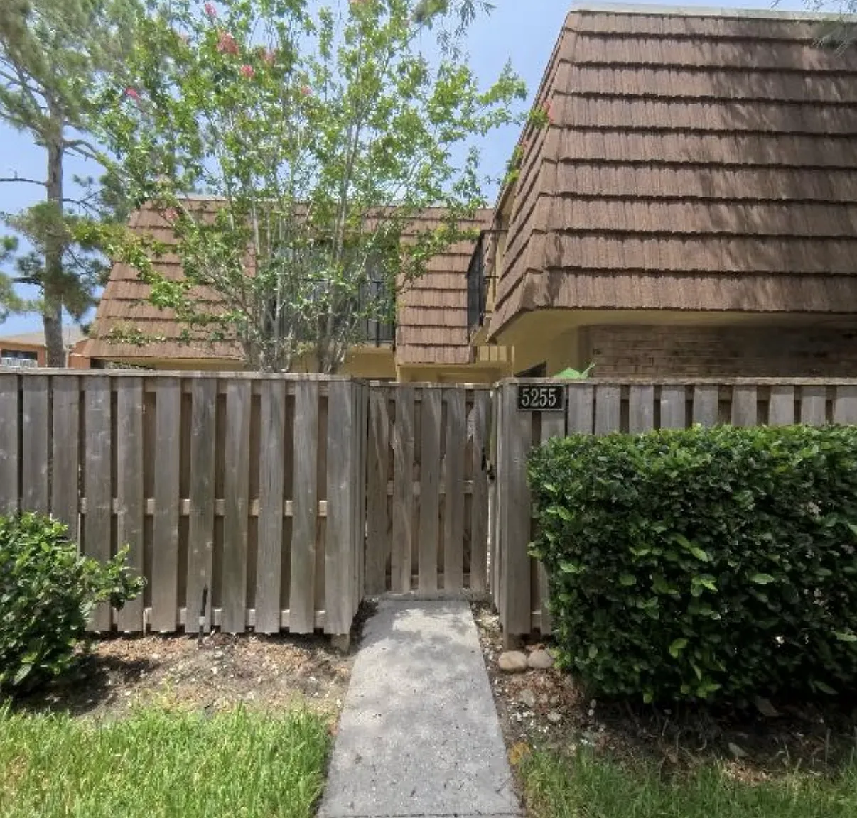 2 bed, 2.5 bath, 1285 sqft, $1,900 — Photo 1