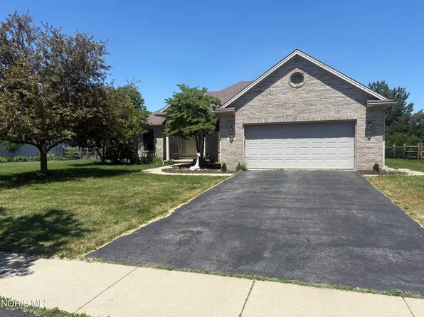 7710 Wellsbury Dr, Waterville, OH 43566