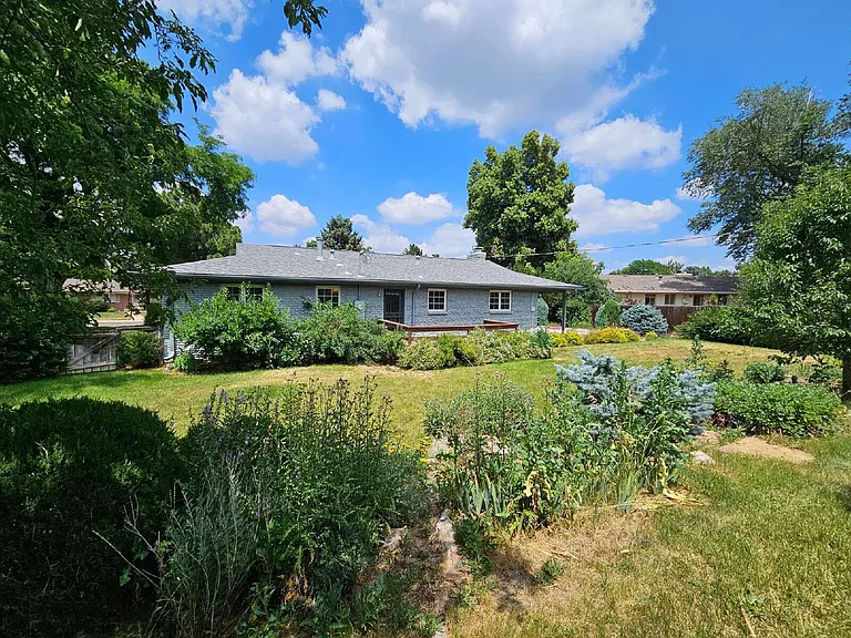 250 E Graves Ave — Photo 17