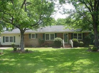 100 Hampton Dr, Cheraw, SC 29520