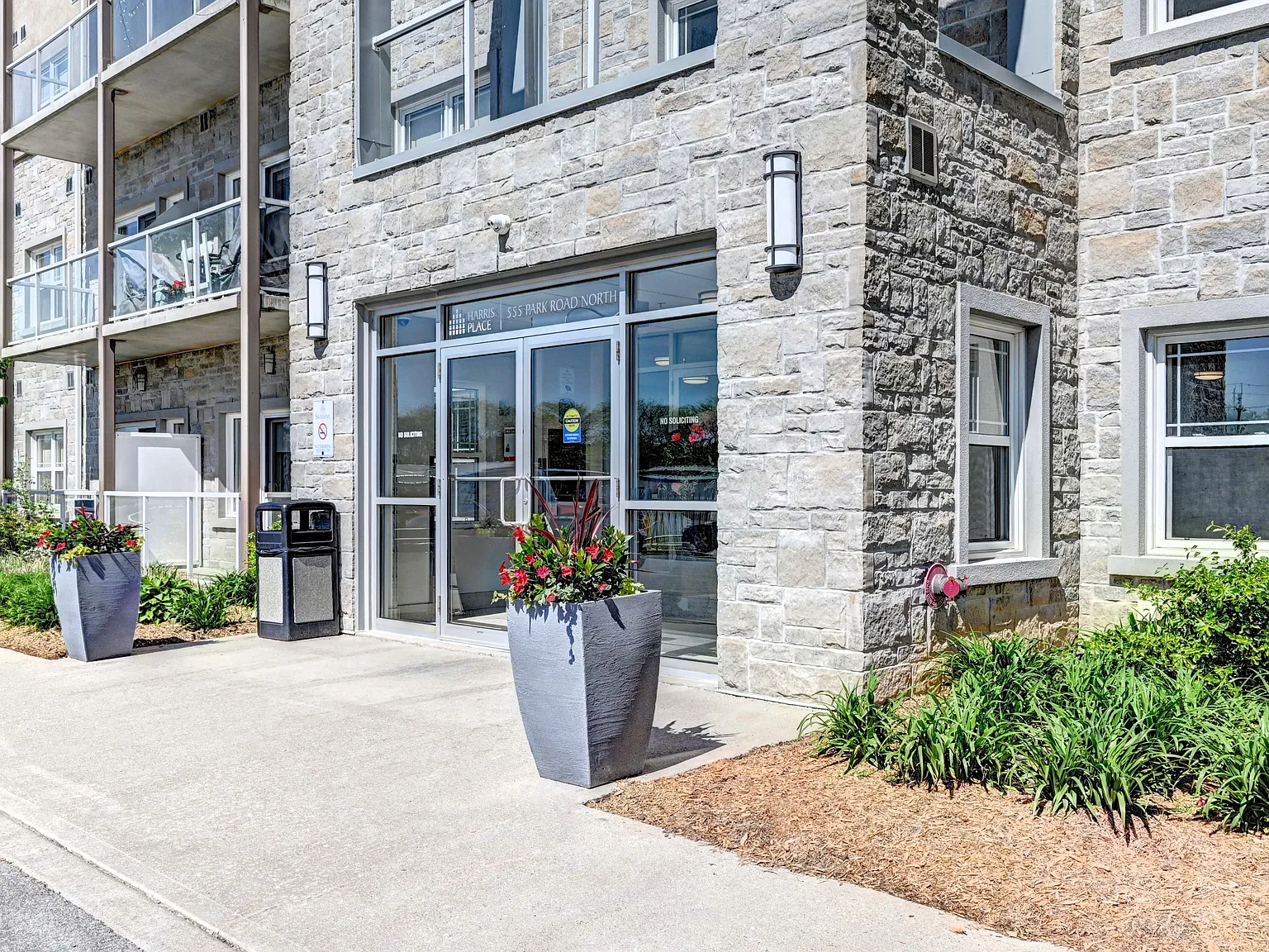 Harris Place Apartments — Photo 4