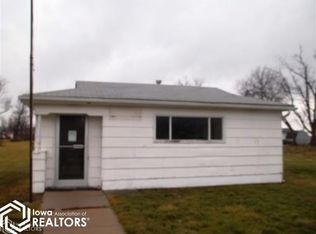 211 E Main St, Udell, IA 52593