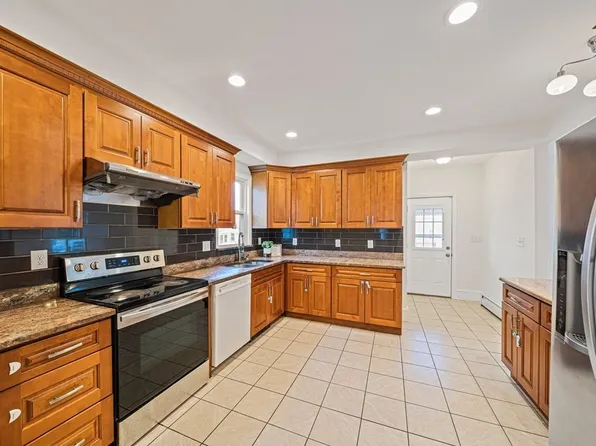 72 Edwin St, Quincy, MA 02171