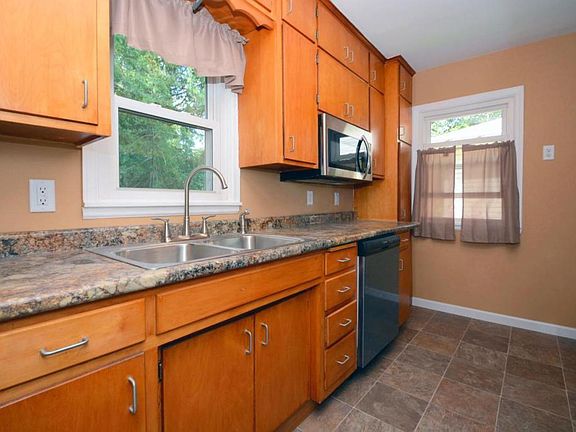 5th image of 286 Hazelwood St