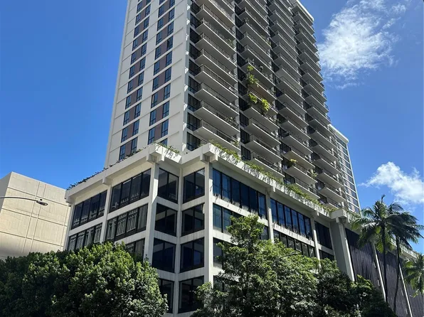 225 Queen St APT 15C, Honolulu, HI 96813