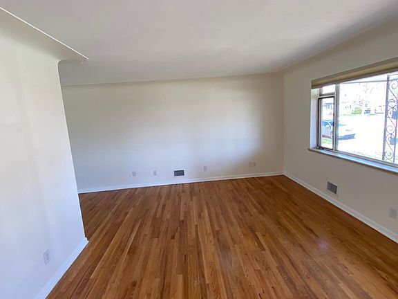 Living room (upstairs)