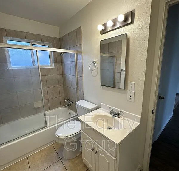 331 E Elm St #1 — Photo 13