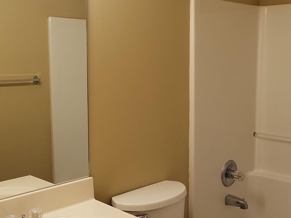 1st image of 109 Woods Trl APT 1