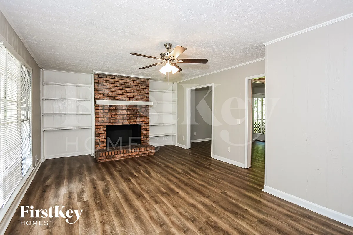 Building Photo - 125 Creekview Dr