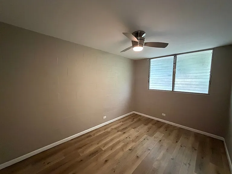 403 Hobron Ln — Photo 3