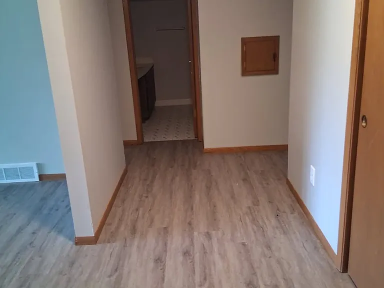 9307 W Capitol Dr — Photo 8