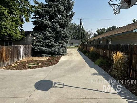 3rd image of 7023 W Everett St