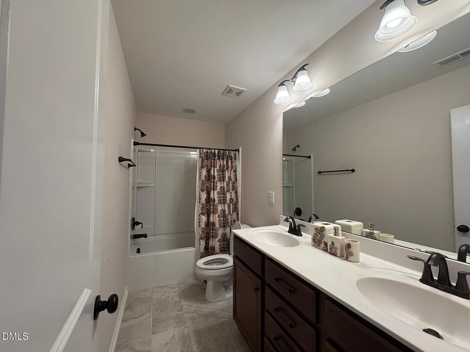 3 bed, 2.5 bath, 1950 sqft, $2,350 — Photo 4