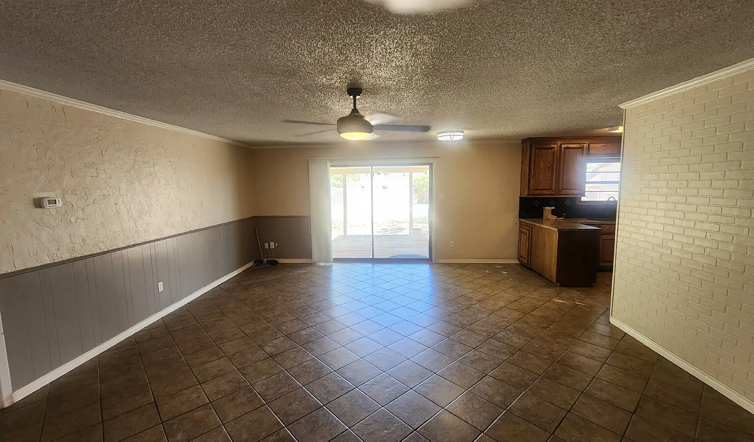 3 bed, 2.0 bath, 1603 sqft, $1,350 — Photo 3