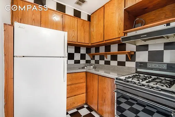 Rented by Compass | media 21