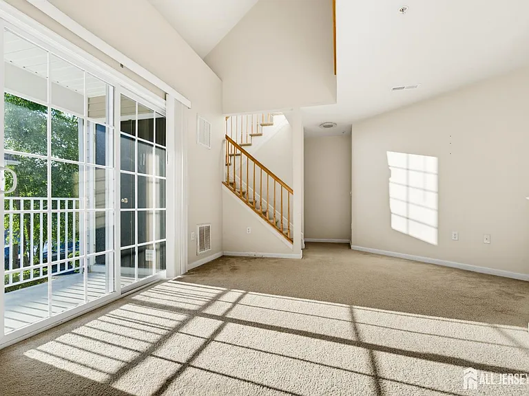 1054 Morning Glory Dr — Photo 5