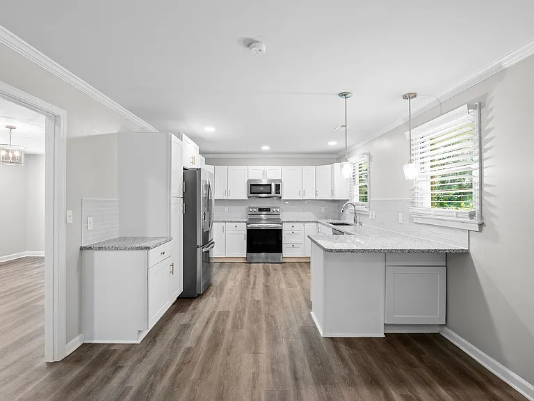 5501 Old Buncombe Rd — Photo 17